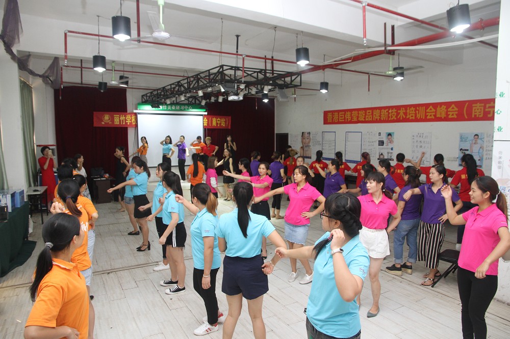 南寧美容學(xué)校晨會(huì)視頻展示