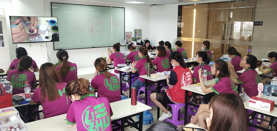 學(xué)美甲好嗎？工資高不高？