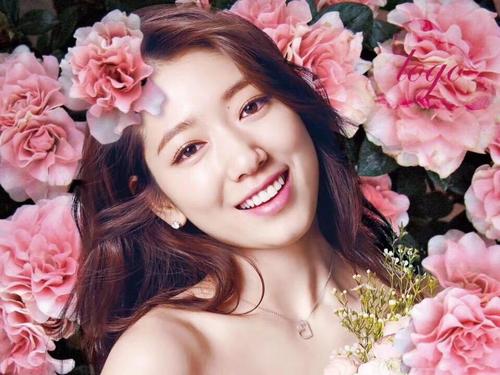 南寧紋繡學(xué)校：紋美瞳線和霧眉過程中的技巧