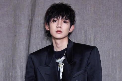 南寧美發(fā)學(xué)校：發(fā)量的少你一定要做的錫紙燙發(fā)