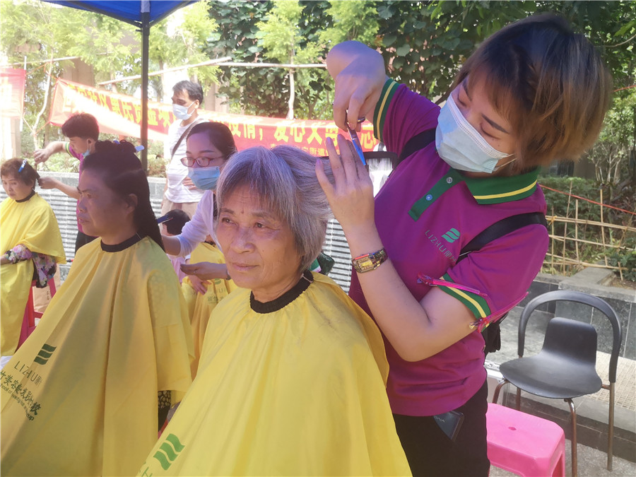 麗竹美發(fā)大篷車一路暢行，實(shí)踐出真知