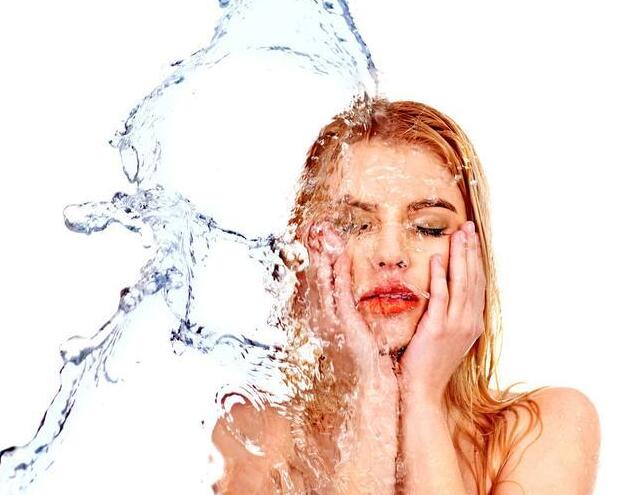 廣西美容學(xué)校：冷水洗臉是好是壞
