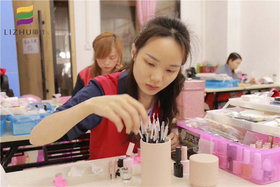 美甲學(xué)員感言：雕花美甲又如何