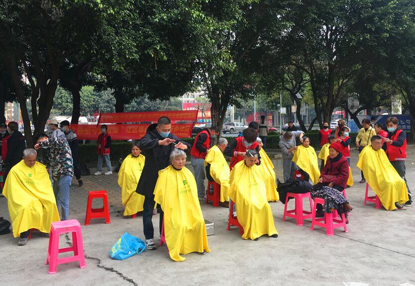 天寒地凍，麗竹義務(wù)理發(fā)暖人心