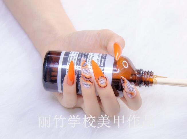 美甲技巧：做完美甲很黏時(shí)怎么辦