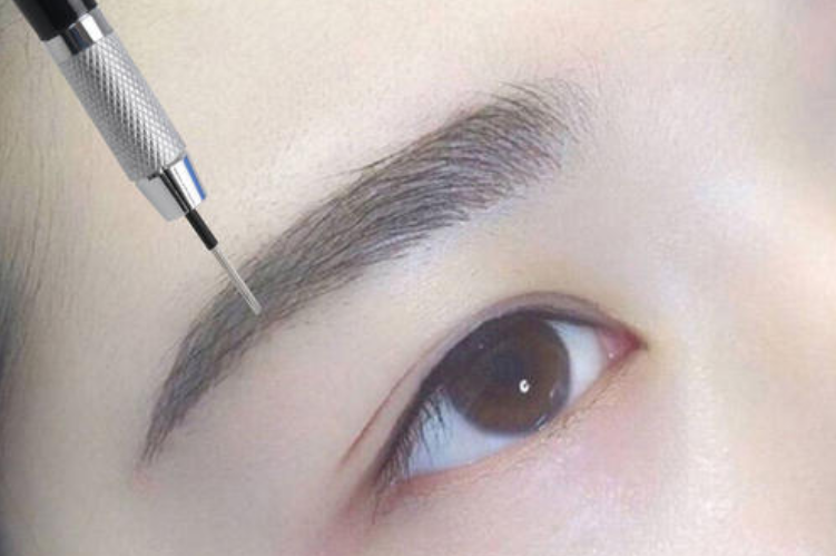 南寧紋繡學(xué)校：紋眉發(fā)炎處理技巧