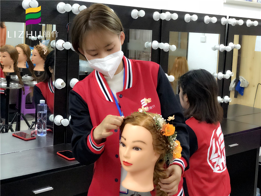 化妝學(xué)員感言：保持初心熱愛(ài)化妝