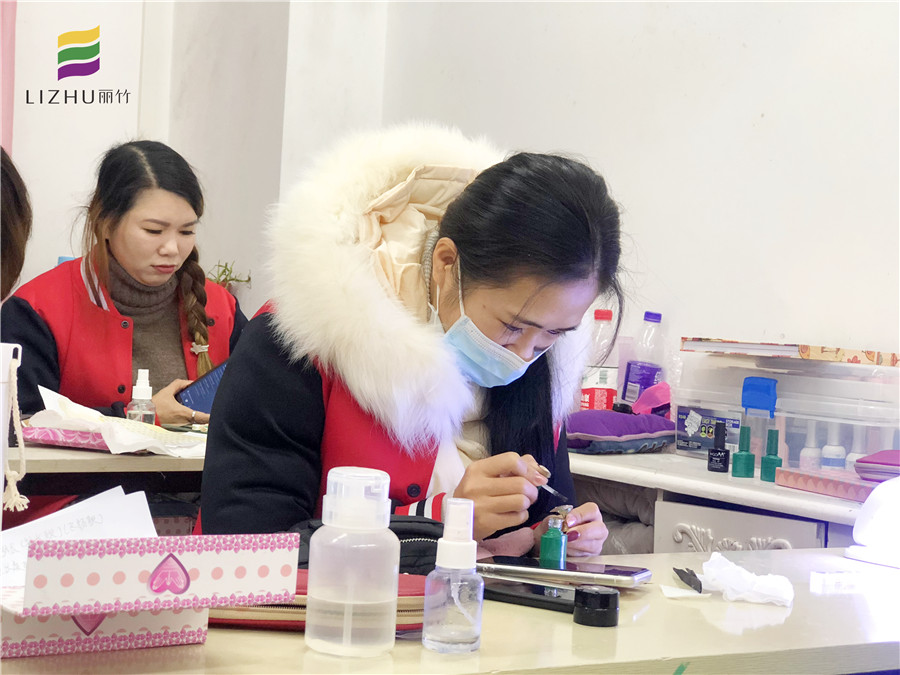 廣西美甲培訓(xùn)哪家好？看看美甲學(xué)員畢業(yè)感言