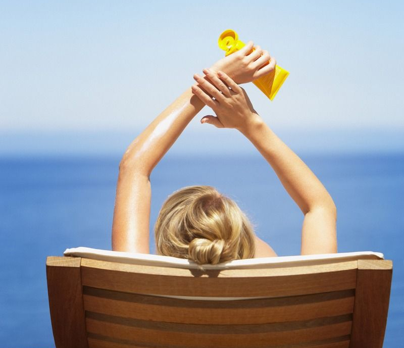 先涂防曬還是隔離？廣西彩妝培訓(xùn)學(xué)校來解答