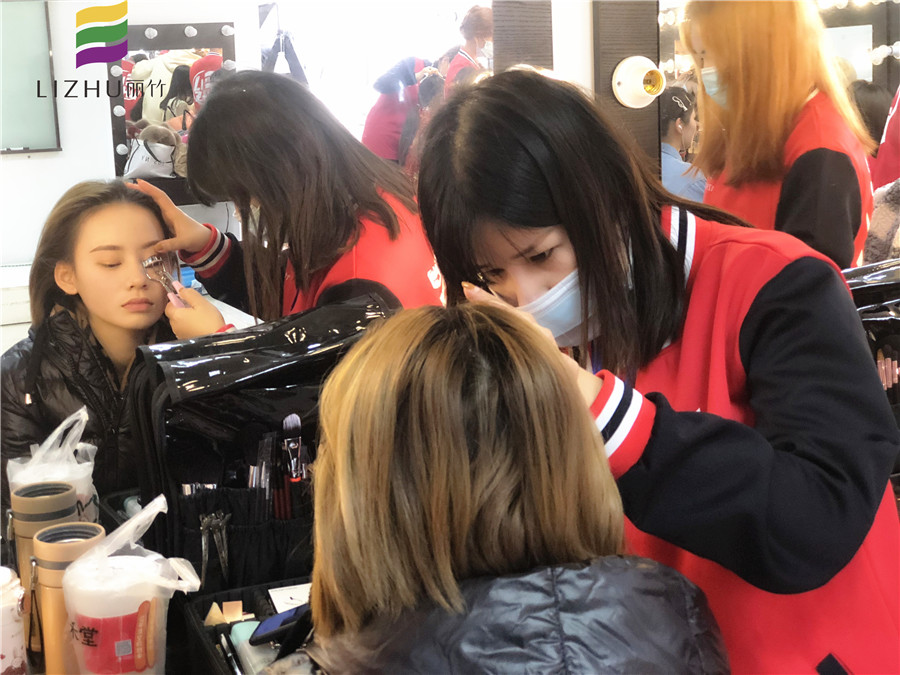 在這里我學(xué)會了化妝編發(fā)| 南寧化妝師培訓(xùn)班學(xué)員感言