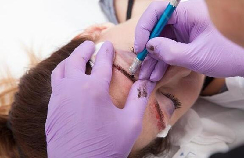 紋眉后為什么要涂修復液，廣西紋繡學校告你答案