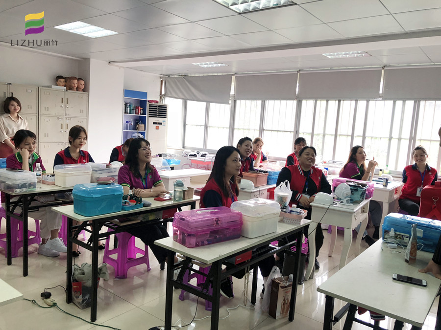 看了美甲就業(yè)宣講，你還會(huì)問南寧學(xué)美甲有前途嗎？