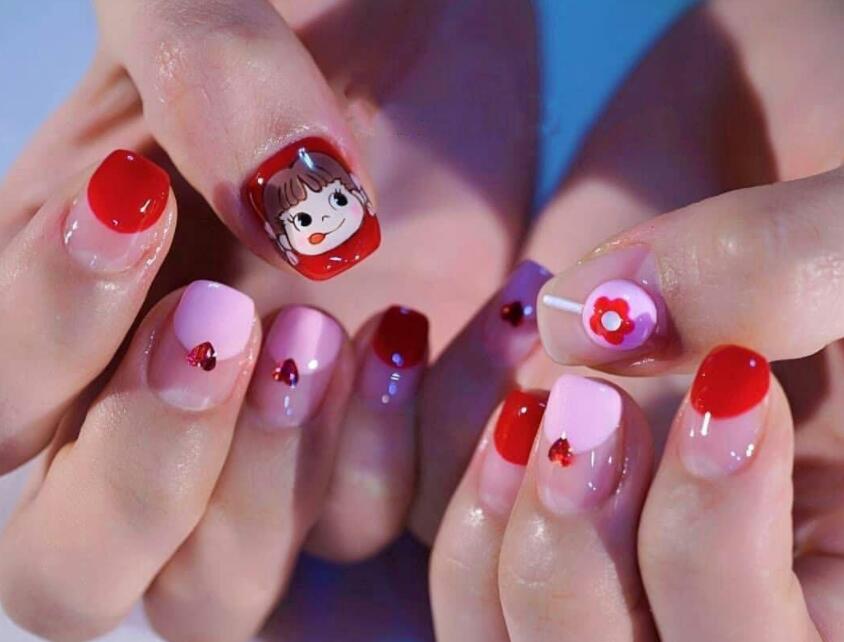 想要美甲鑲鉆貼的牢？跟著南寧專業(yè)美甲學(xué)校學(xué)就對了