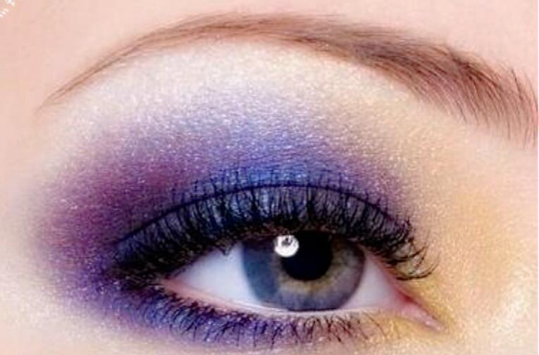 眼影脫妝怎么辦？南寧人氣高彩妝學校教你