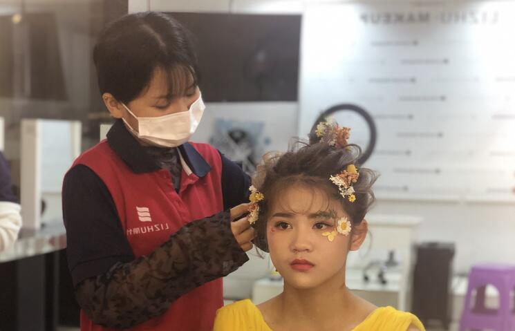 廣西化妝培訓班學子感言：感謝麗竹讓我們實現(xiàn)夢想