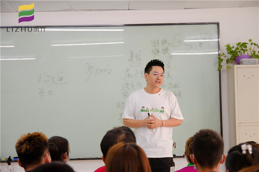 廣西美發(fā)學(xué)校哪家包工作？來麗竹美發(fā)就業(yè)宣講會吧