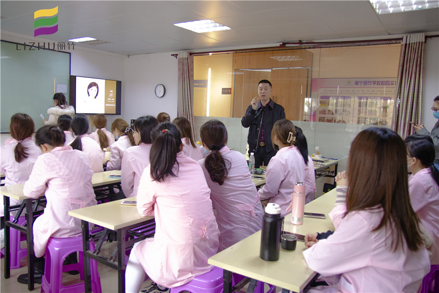 南寧哪家美容學校好就業(yè)？麗竹就邀請你參加美容就業(yè)宣講會