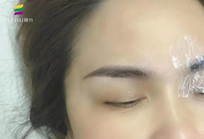 紋眉后如何快速消腫？南寧學(xué)紋繡技術(shù)