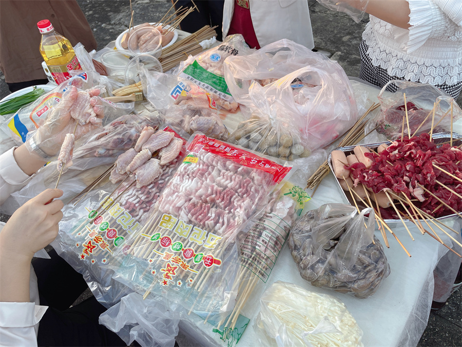 麗竹公司舉行百人燒烤團(tuán)建活動(dòng)