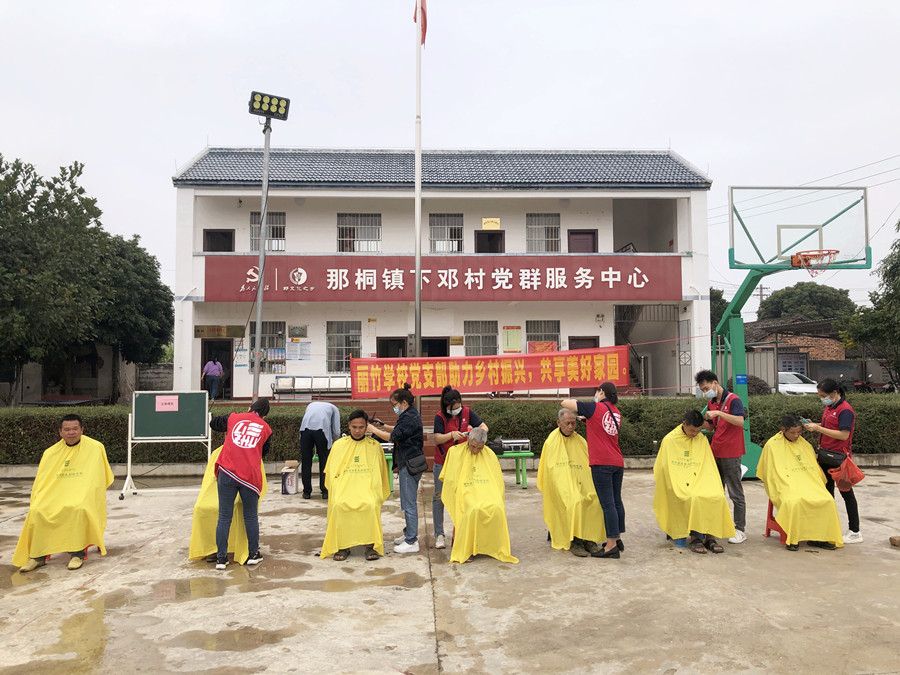 南寧美發(fā)培訓(xùn)學(xué)校“三下鄉(xiāng)”活動(dòng)，群眾連連稱贊