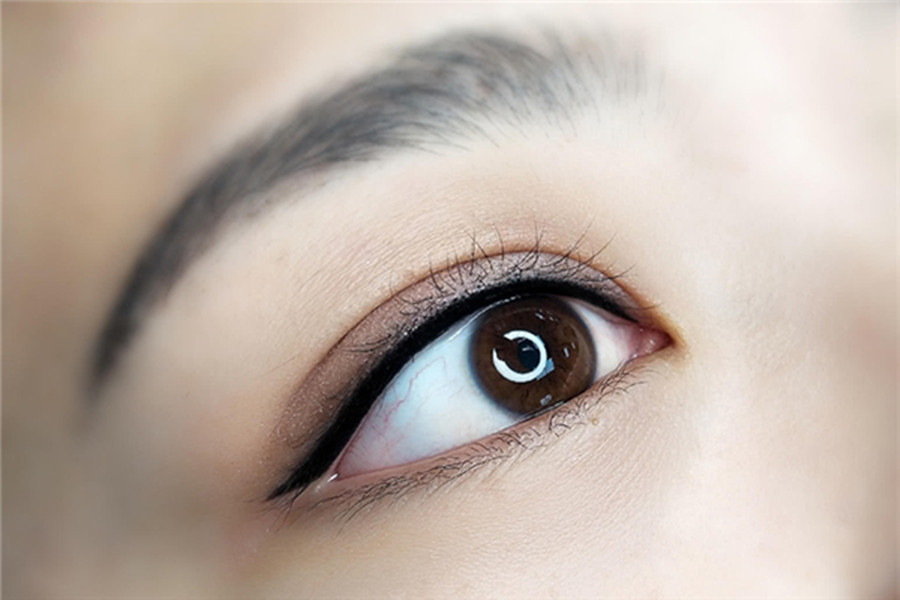 美瞳線發(fā)藍暈色怎么辦？南寧紋繡學(xué)美瞳線