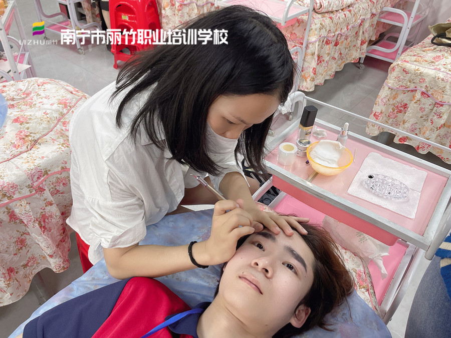 紋眉不上色的原因，廣西紋眉造型培訓(xùn)課程講解