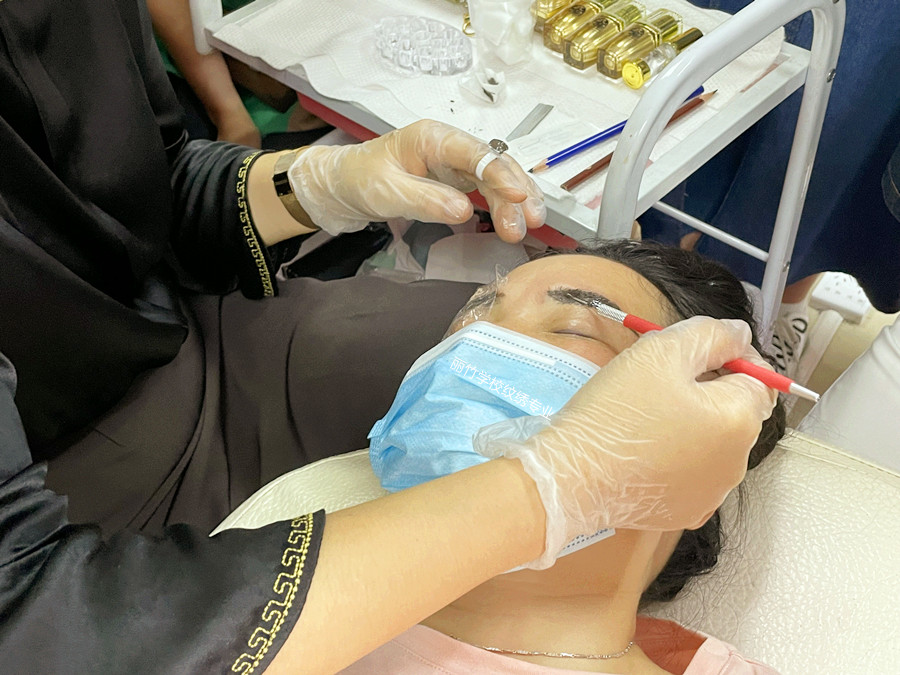 南寧紋繡培訓(xùn)機構(gòu)：不適合紋眉的特征（一）