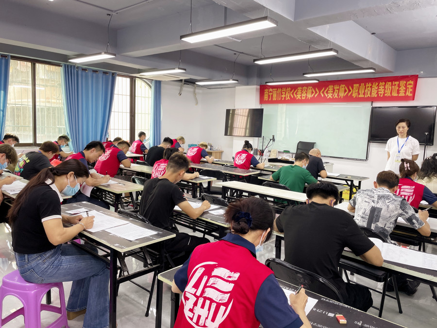 美發(fā)師證考試，麗竹學校一路高歌