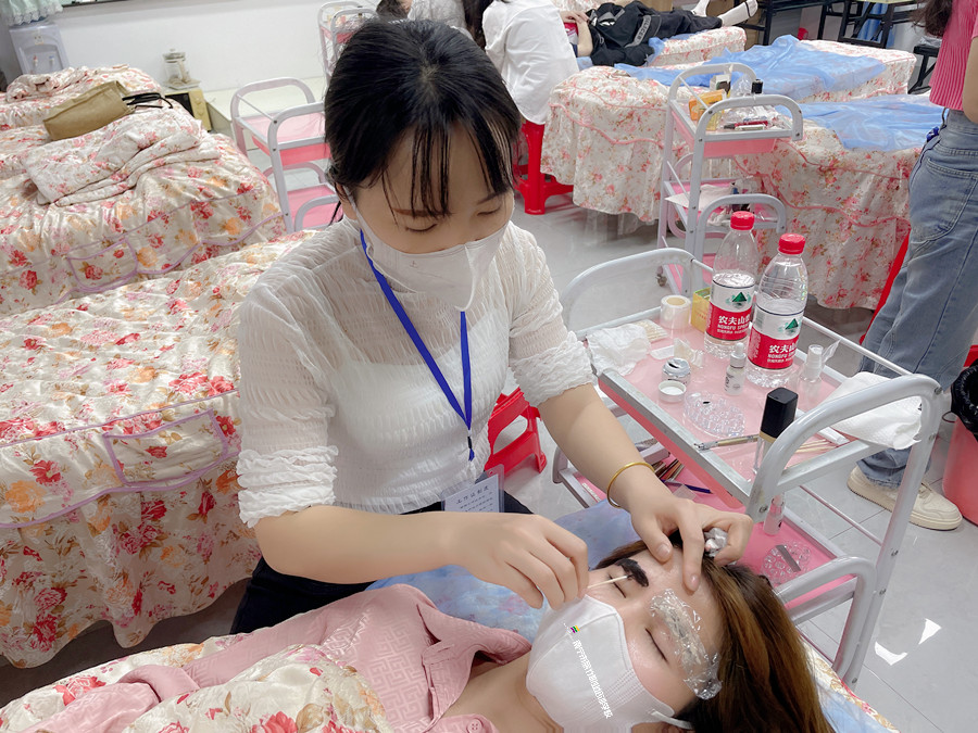 南寧學紋眉：紋眉結痂速度慢怎么辦？