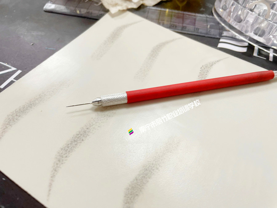 紋眉眉形設(shè)計(jì)技巧，南寧紋眉專業(yè)培訓(xùn)