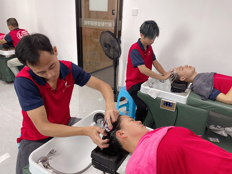 頭發(fā)分叉如何護理，零基礎(chǔ)學(xué)護發(fā)