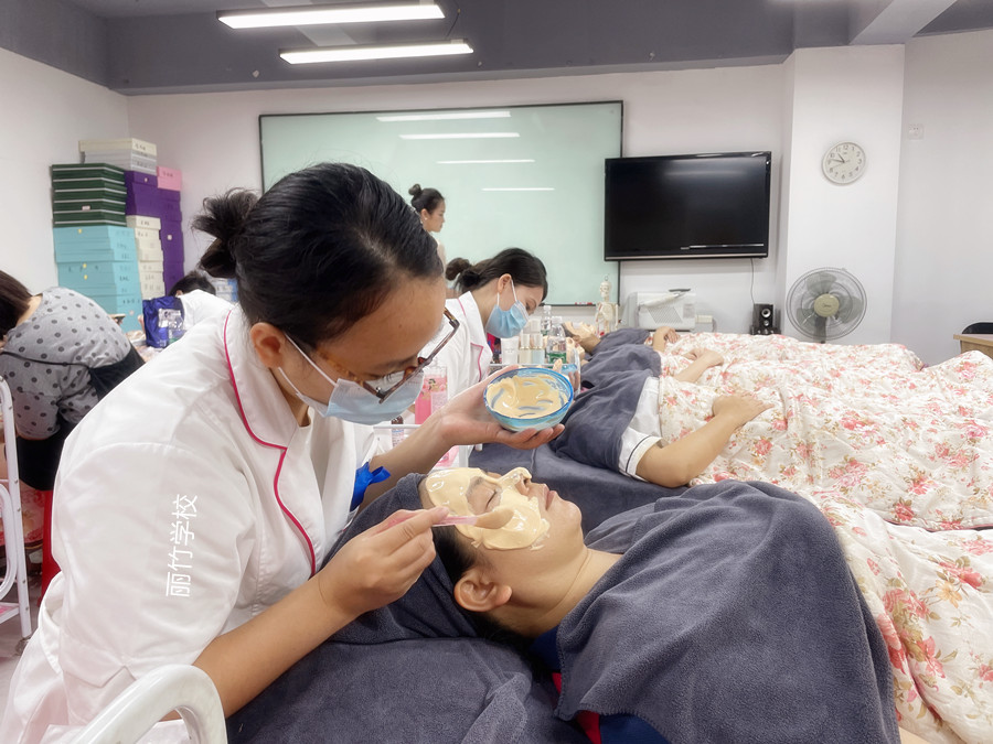 紋眉后可以敷面膜嗎？廣西紋繡師解釋給你聽