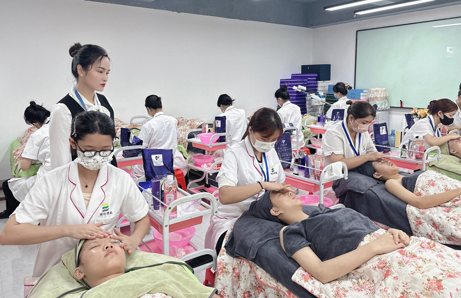 油皮初秋護(hù)膚貼士，南學(xué)美容護(hù)膚管理