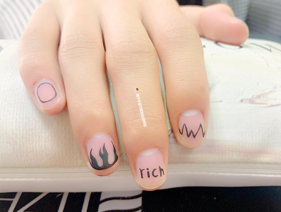 廣西美甲基礎(chǔ)教學：短甲美甲如何包邊？