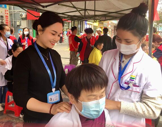 南寧美容公益活動，現(xiàn)場人氣火爆