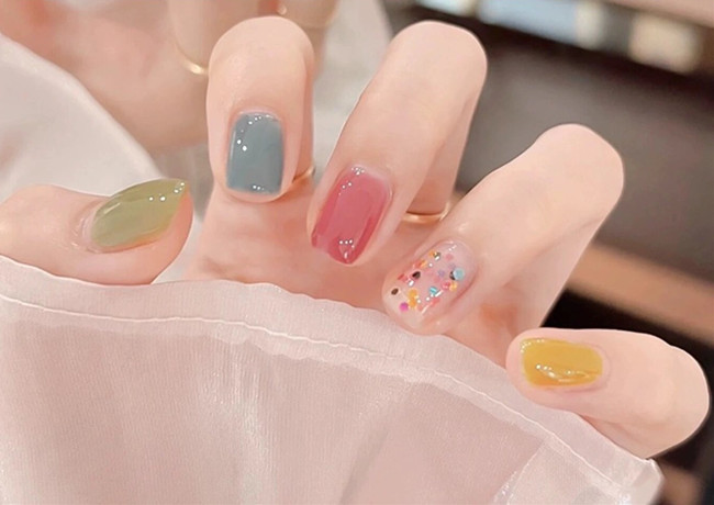 夏日多巴胺美甲，廣西美甲網(wǎng)紅造型培訓(xùn)分享