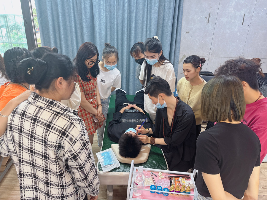 紋繡二次上色注意事項(xiàng)，南寧紋繡專業(yè)學(xué)校課程講解