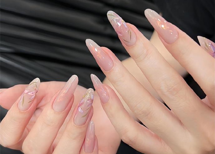 情人節(jié)美甲，美甲進修在南寧