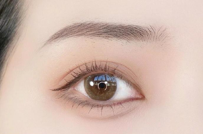 偽素顏眼妝教程，廣西化妝中心手把手教你