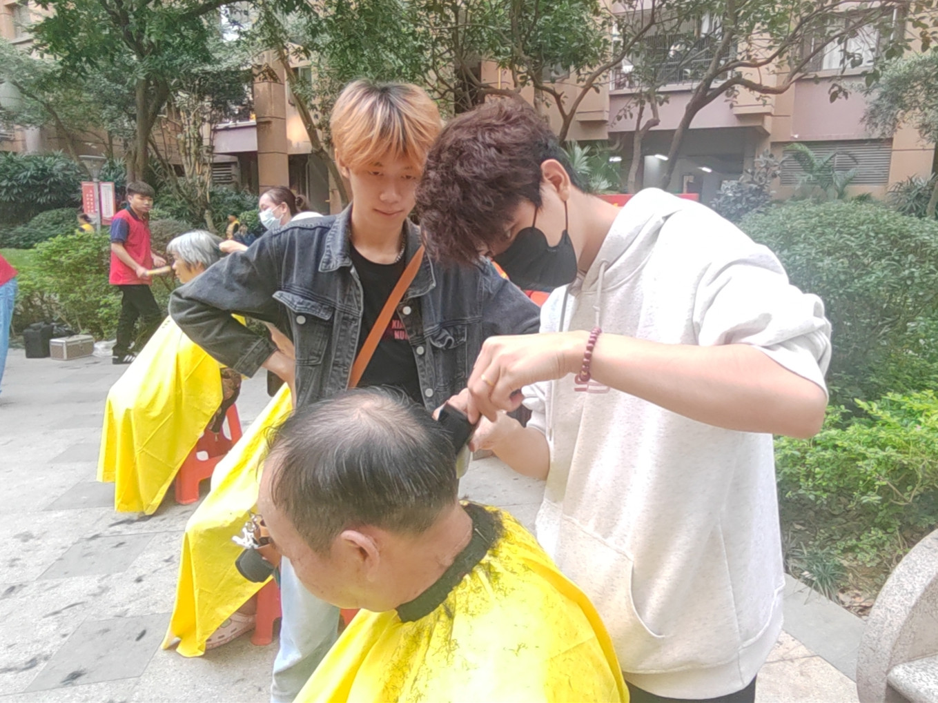 南寧社區(qū)理發(fā)免費 | 南寧社區(qū)美發(fā)公益