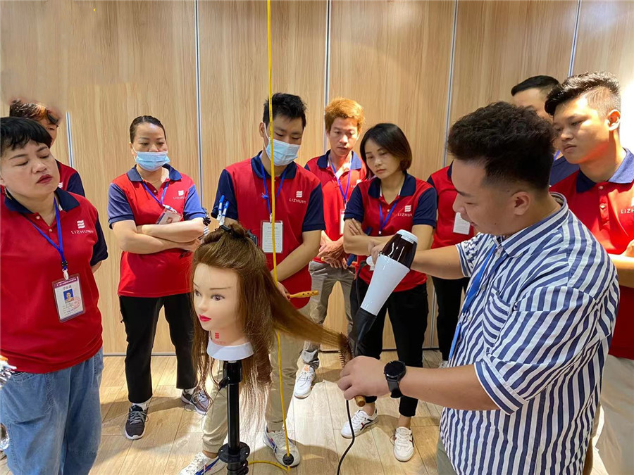 快速洗吹頭發(fā)的技巧，廣西吹風(fēng)造型整理