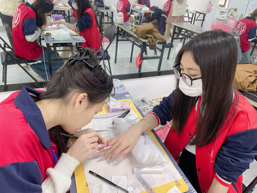 光療美甲進氣泡怎么辦？南寧美甲課件講解