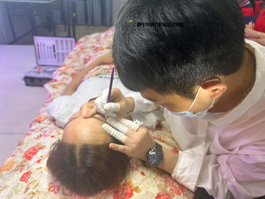 紋繡術(shù)后禁忌要點(diǎn)，廣西眉眼唇紋繡學(xué)校分享