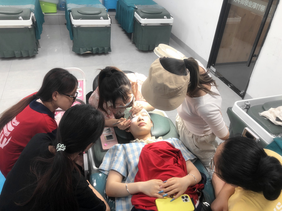 讓美睫保持時間長的技巧，學美睫從零開始