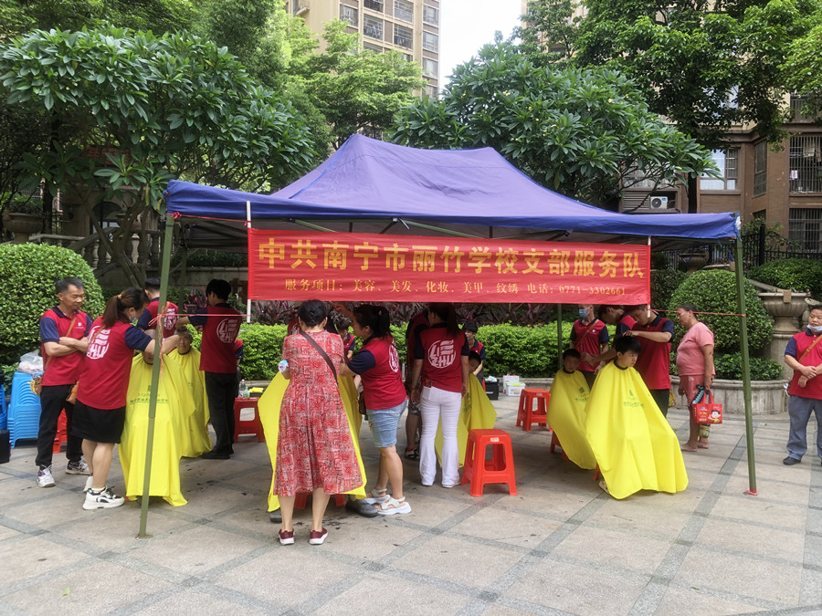 廣西美發(fā)義剪活動(dòng)，現(xiàn)場(chǎng)溫馨歡樂