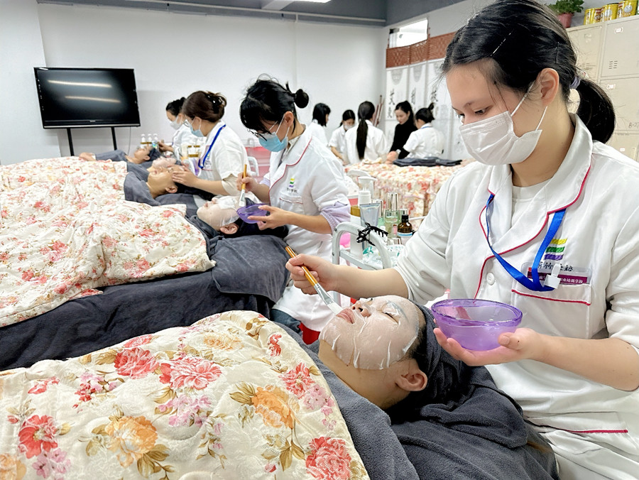 廣西美容院：秋冬護(hù)膚重點(diǎn)技巧