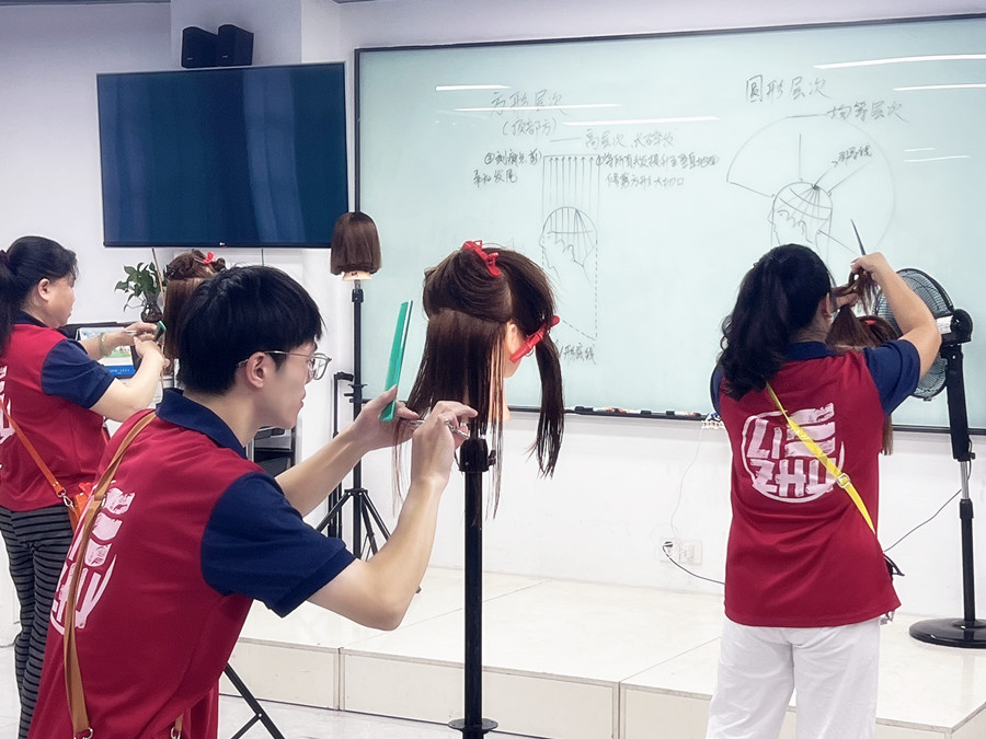 圓形層次修剪是什么？廣西美發(fā)造型學(xué)校為你解答