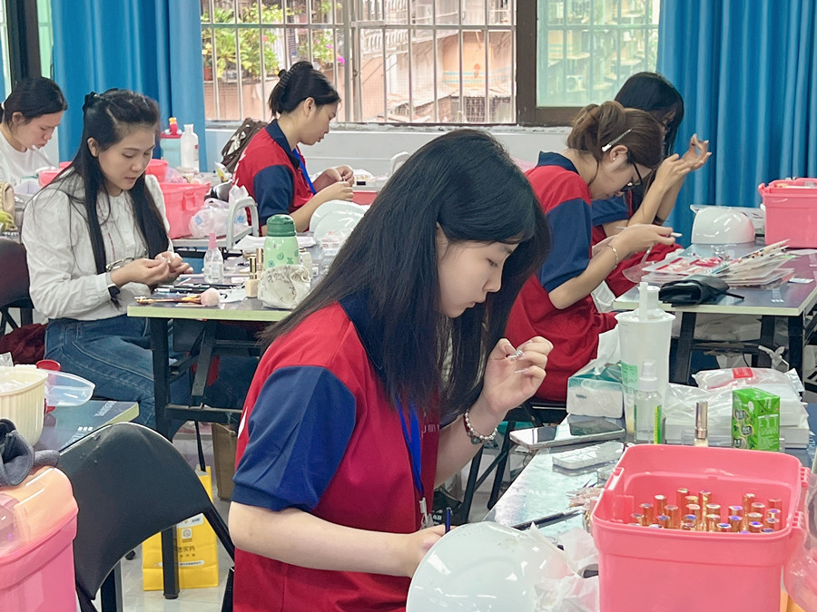 廣西美甲學(xué)習(xí)日常，到處都是歡聲笑語(yǔ)