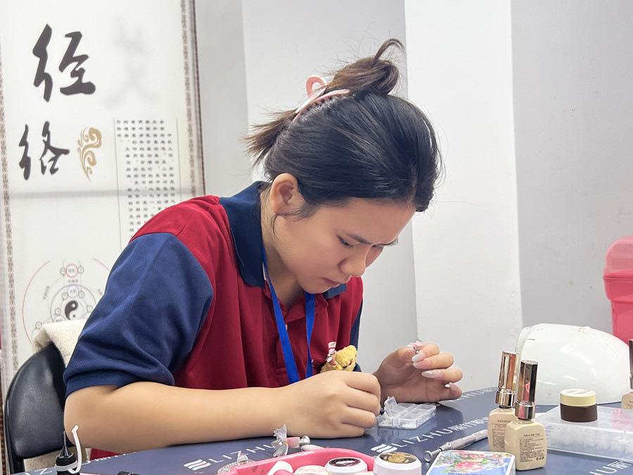 冰粉蝴蝶美甲，南寧美甲技能大賽作品解析